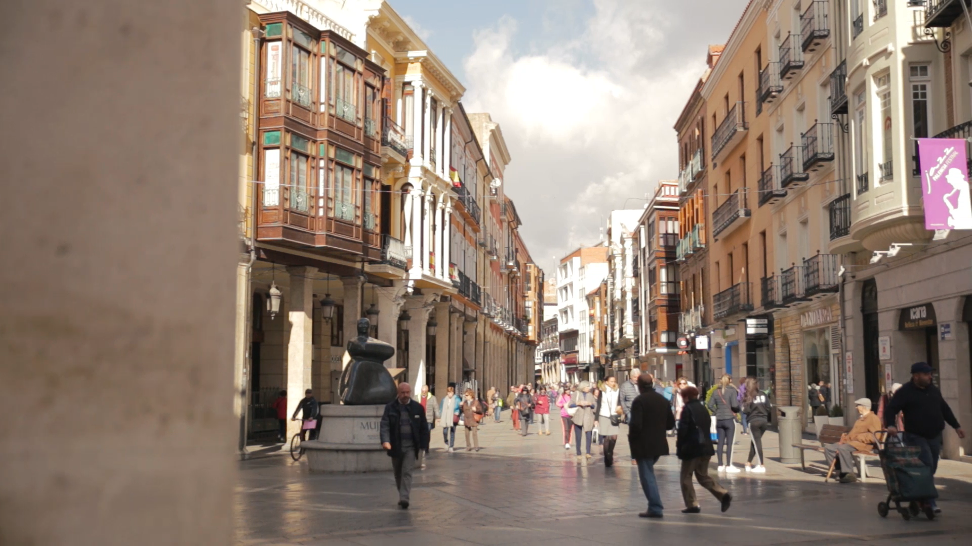 «Paseos por la historia» ofrece la posibilidad de visitar el casco antiguo de Palencia con un guía turístico y tres actuaciones teatralizadas