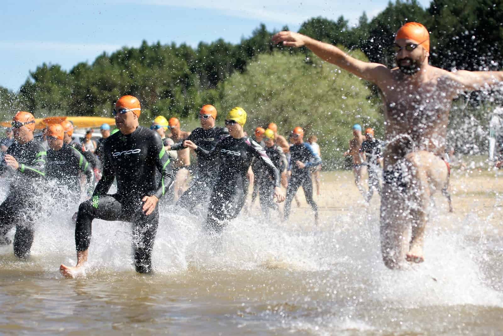 Aguilar y Velilla acogen el «I Circuito de Travesías a Nado Montaña Palentina»