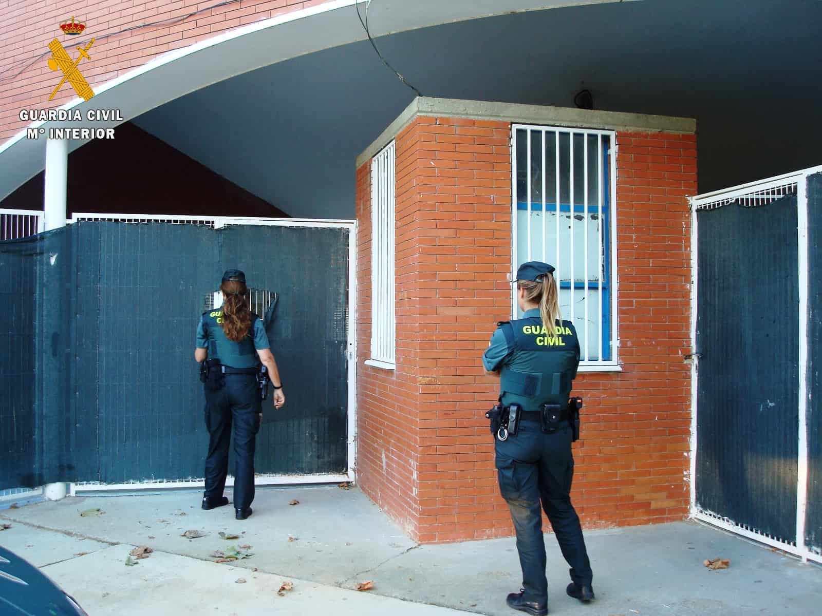 Detenidos siete jóvenes supuestos autores del robo con fuerza en el bar de las piscinas municipales de Villamuriel de Cerrato