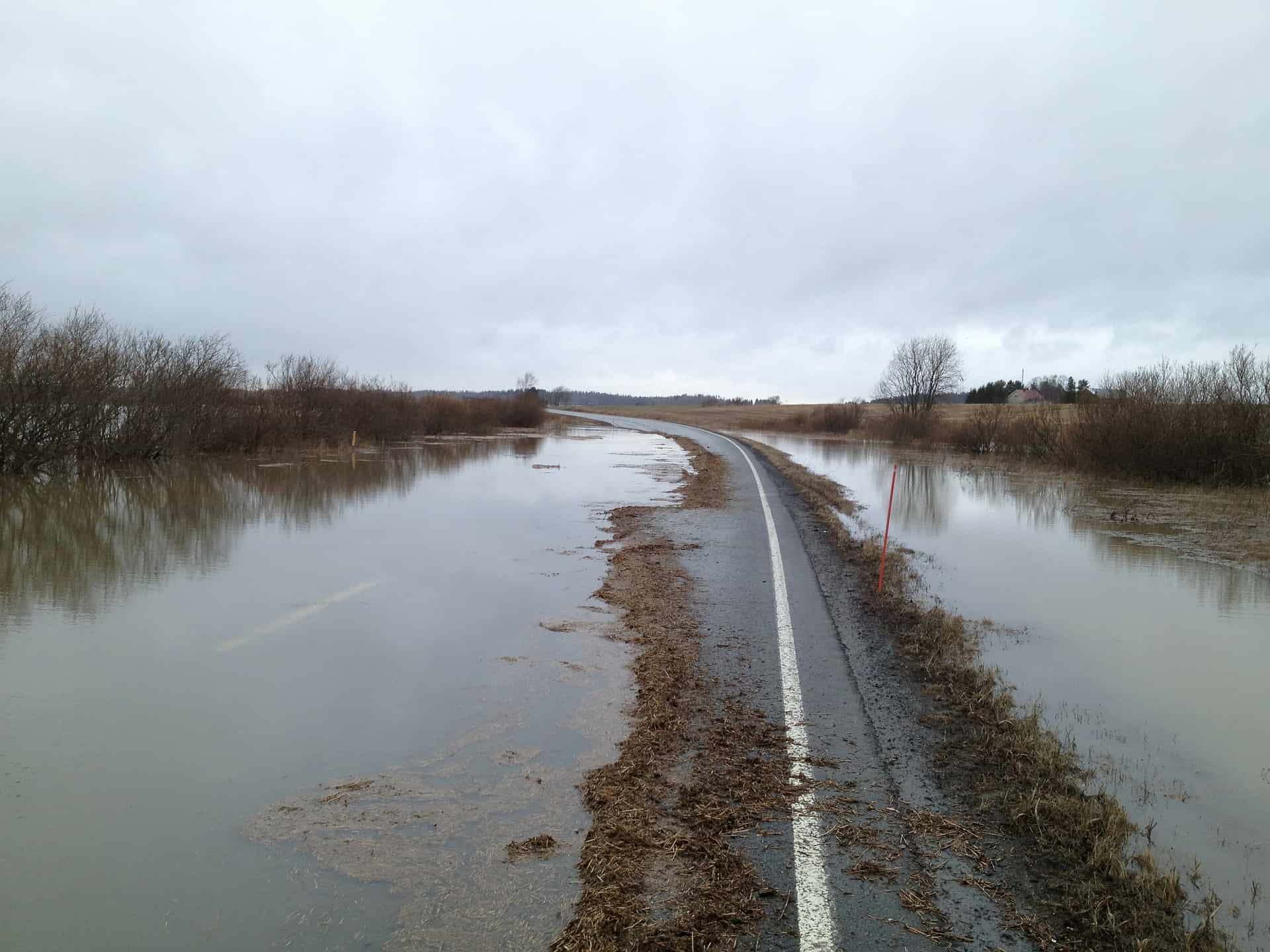 Cinco carreteras permanecen cortadas al tráfico en Palencia por el temporal