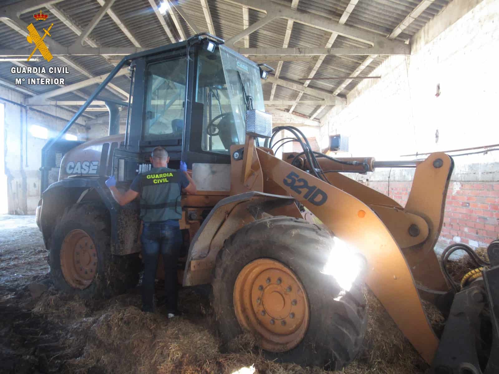 La Guardia Civil recupera una máquina pala cargadora sustraída en Dueñas