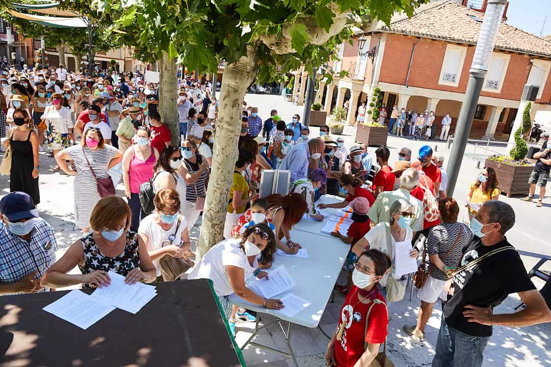 Más de seiscientas personas se concentran contra la instalación de macrogranjas