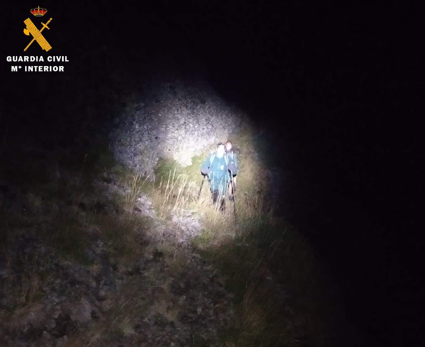 Rescatado de madrugada un montañero y su perro extraviados en el Pico Curavacas