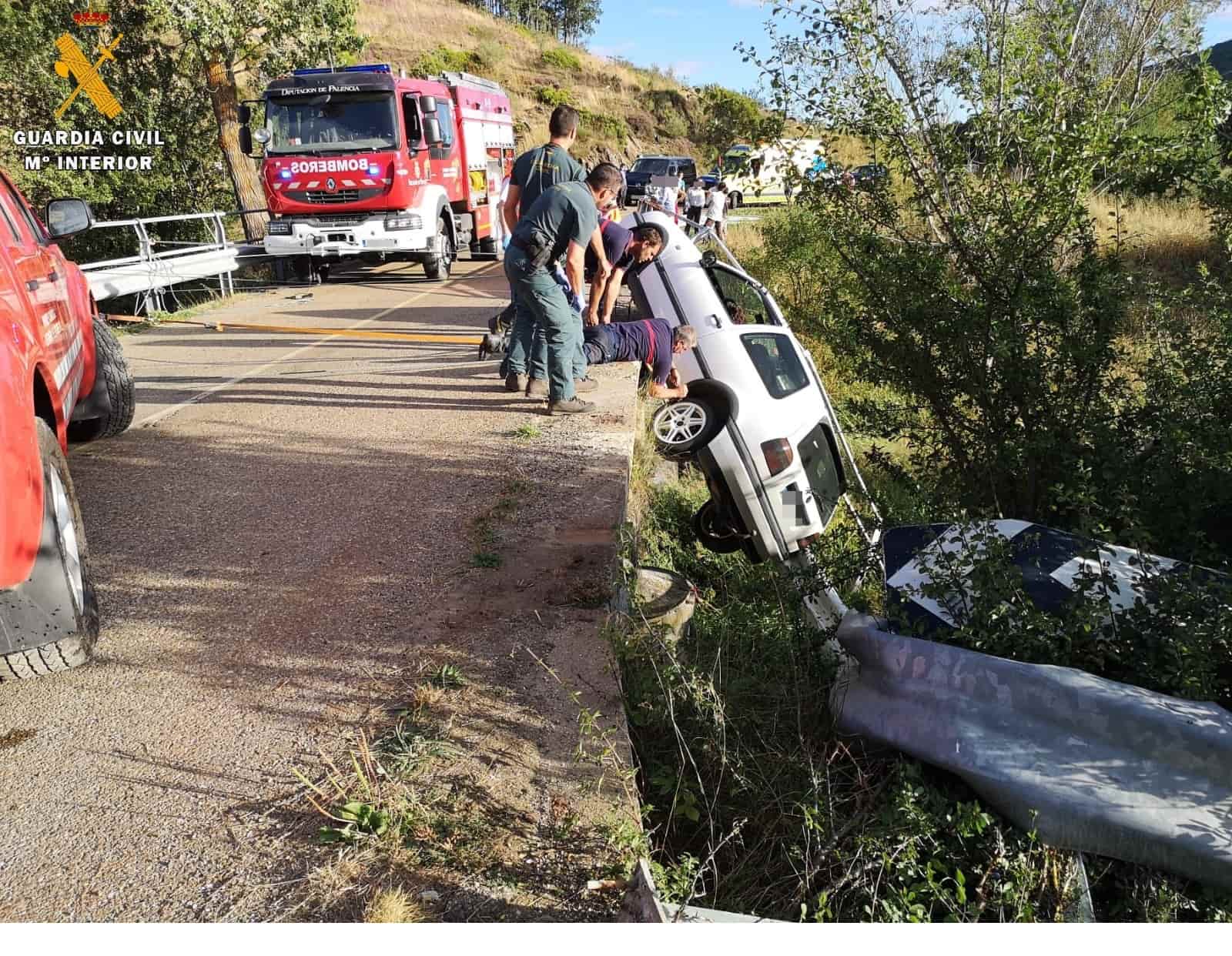 Cinco rescatados en un accidente de tráfico en Cervera de Pisuerga