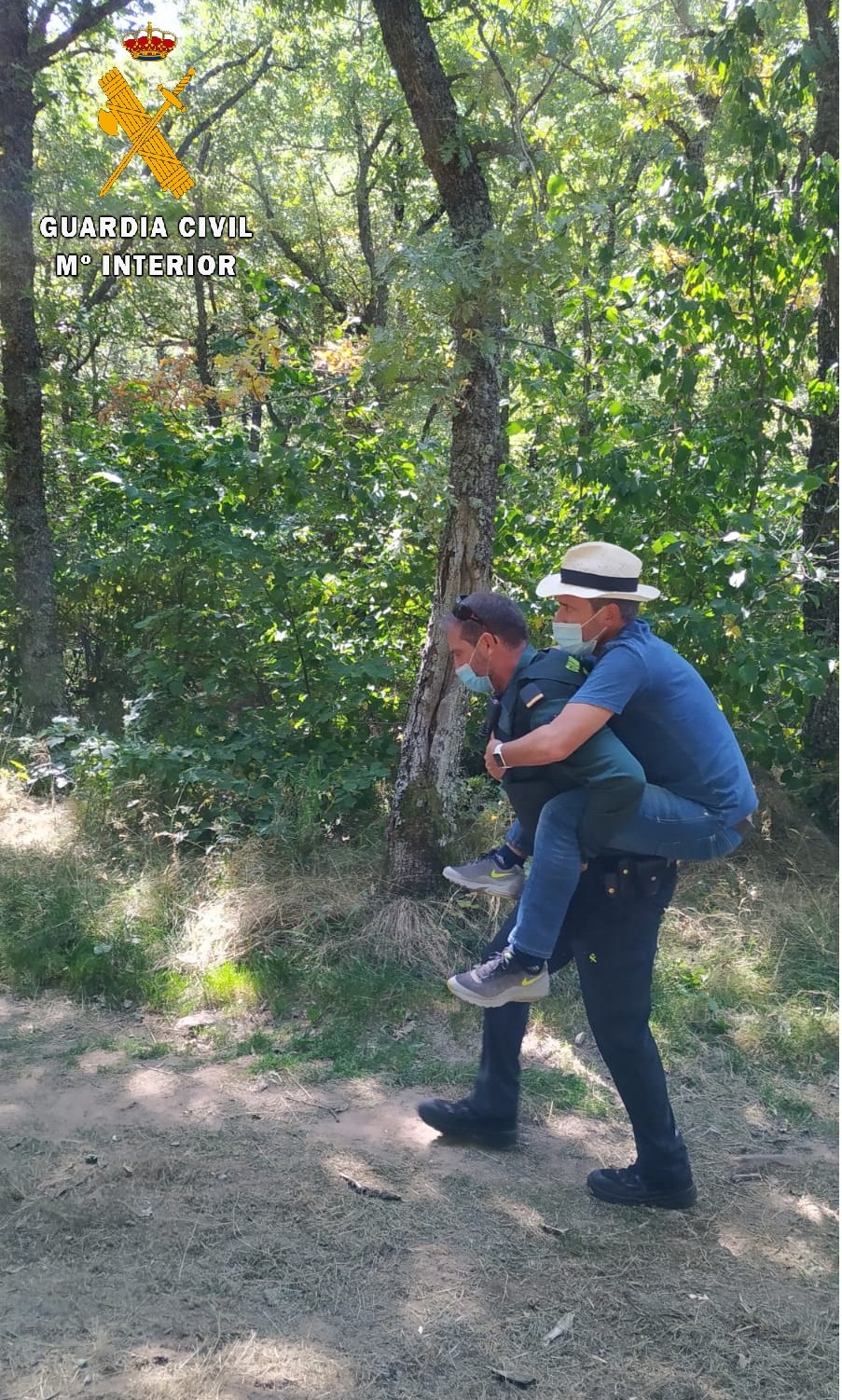La Guardia Civil rescata ‘a caballito’ a un senderista en la Montaña Palentina