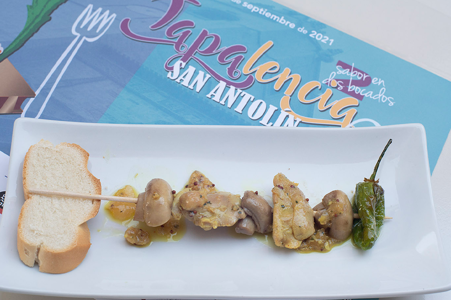 Brocheta de pollo marinado y champiñón ~ Gloria Bendita