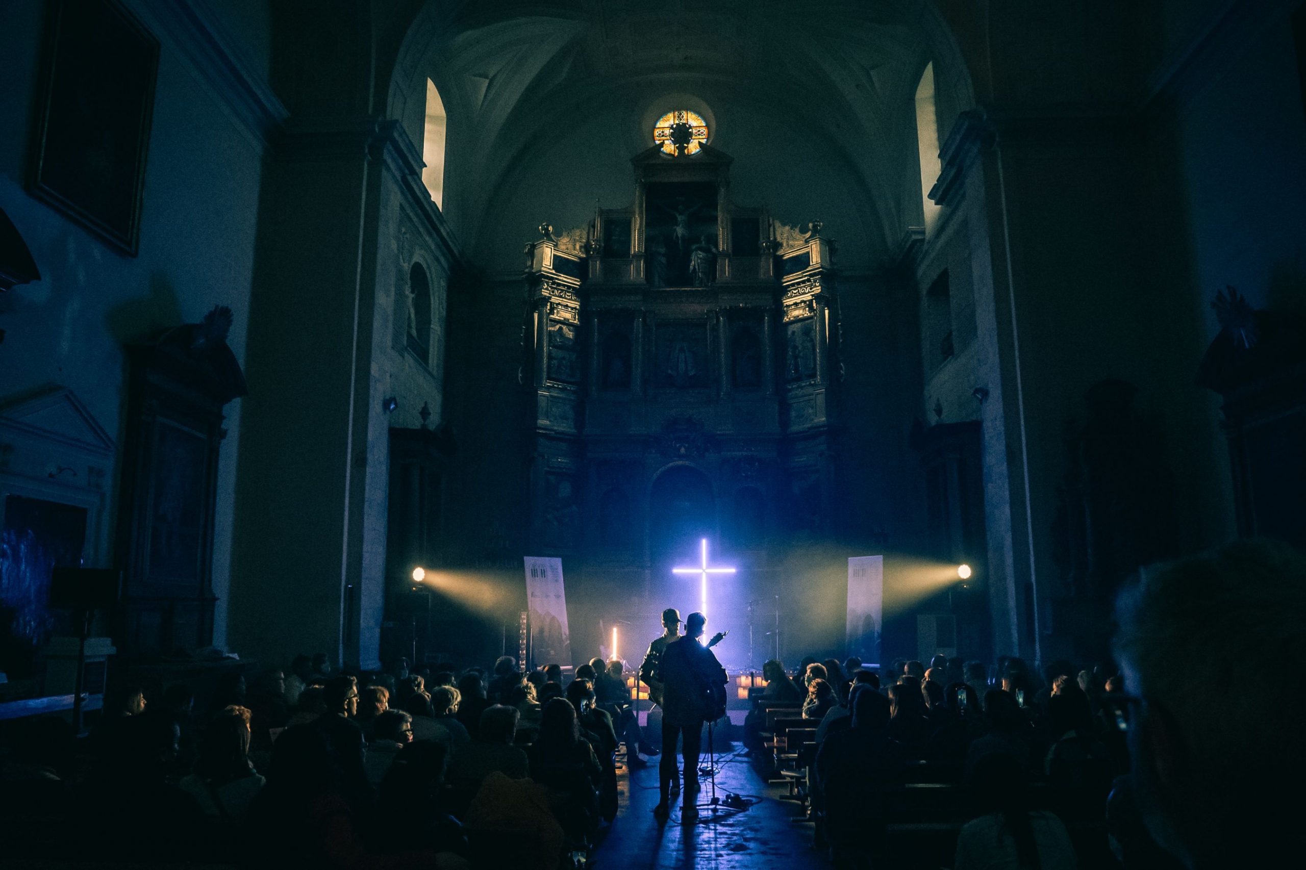 Más de un centenar de personas disfrutaron del concierto de Siloé en el arranque del ciclo ‘Las Piedras Cantan’