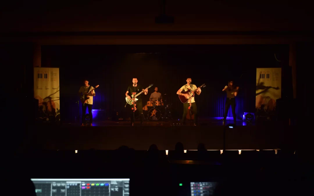 Cervera de Pisuerga se rinde al rock indie de «The Son of Wood»