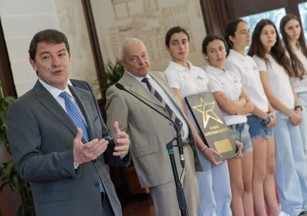 Mañueco agradece al Club de Patinaje Munia Panteras su entrega y su esfuerzo