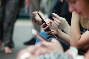 La Comisión insta a los Estados miembros a aplicar la Ley de Servicios Digitales