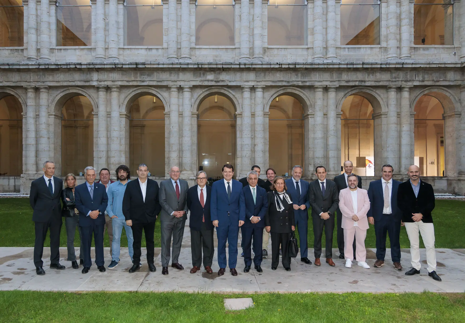 Mañueco apela a la implicación para contribuir a hacer de Castilla y León una tierra de futuro