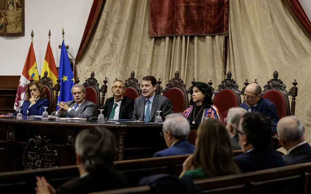 Mañueco remarca la importancia de defender la Constitución