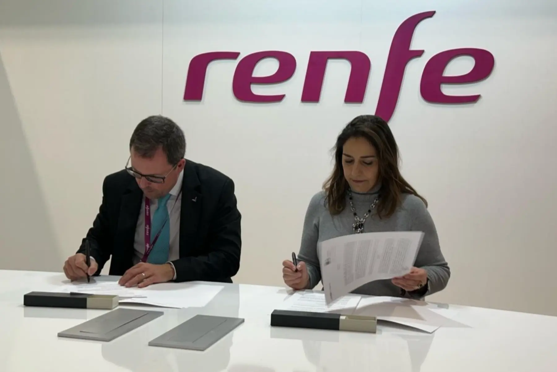 Renfe y el Ayuntamiento de Palencia renuevan su colaboración para promocionar los viajes de negocio y turismo en tren