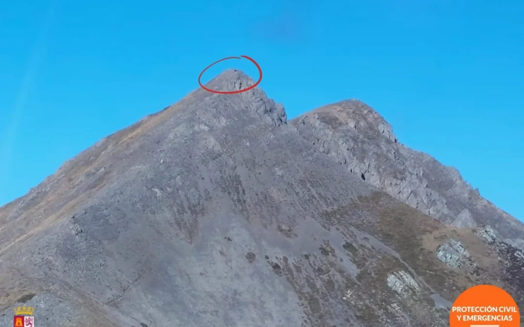 Rescatada una montañera de 57 años con medio cuerpo paralizado en el pico Pileñes