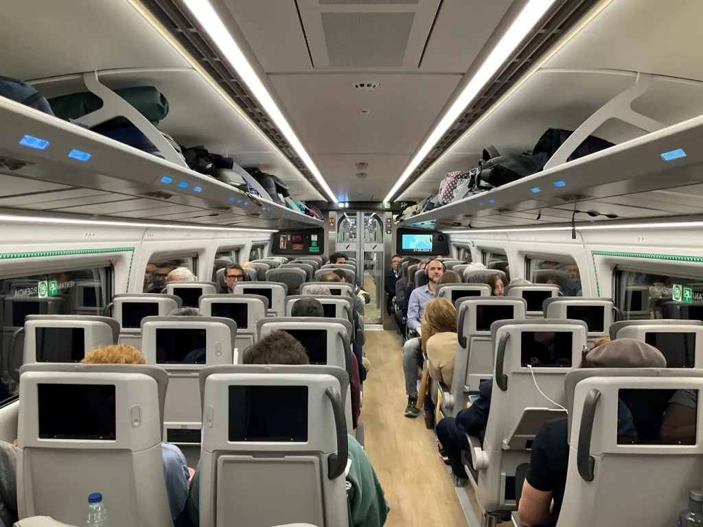 Renfe estrena el AVE Asturias-Madrid con los con los nuevos trenes S106