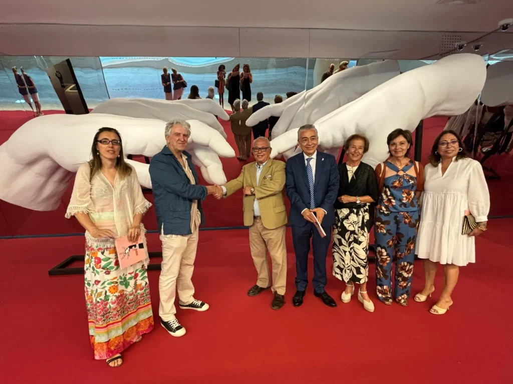 Una nueva exposición muestra en el MEH la importancia de la mano en la evolución humana