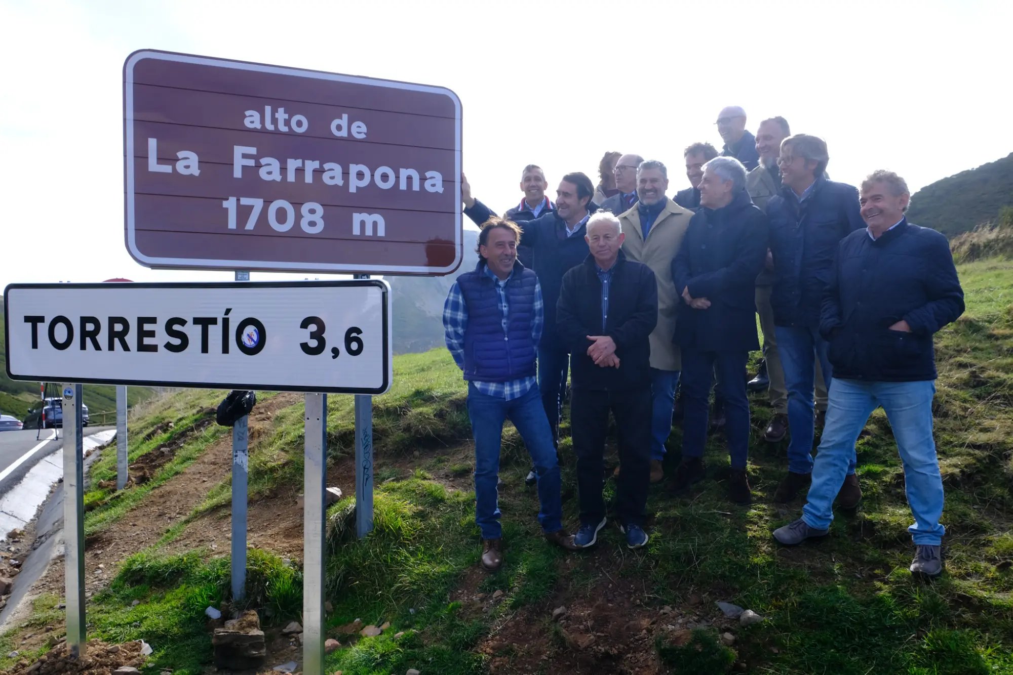 Inversión millonaria para transformar el camino de La Farrapona en una carretera que comunica León con Asturias