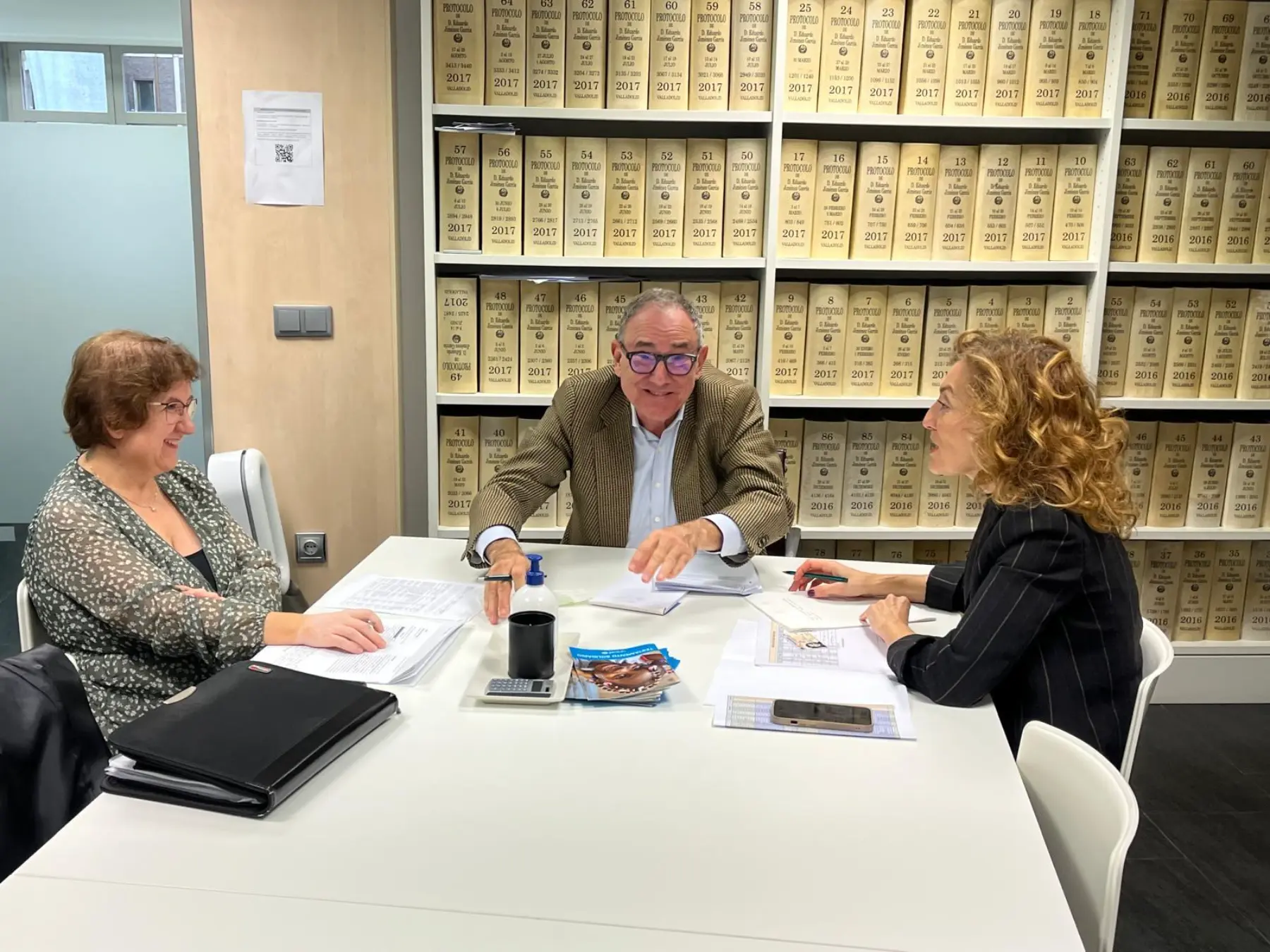 La Junta compra 34 viviendas a la SAREB con destino al alquiler social en Castilla y León La Junta compra 34 viviendas a la SAREB con destino al alquiler social en Castilla y León