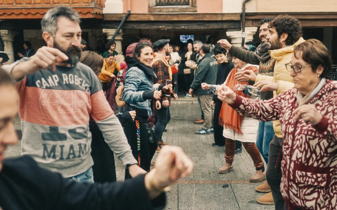 La Juntada de Folklore de Hogaño llena a Cervera de Pisuerga de música y tradición
