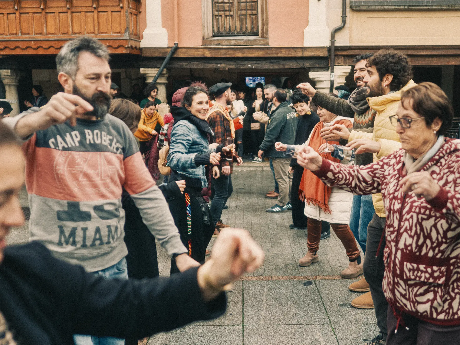 La Juntada de Folklore de Hogaño llena a Cervera de Pisuerga de música y tradición