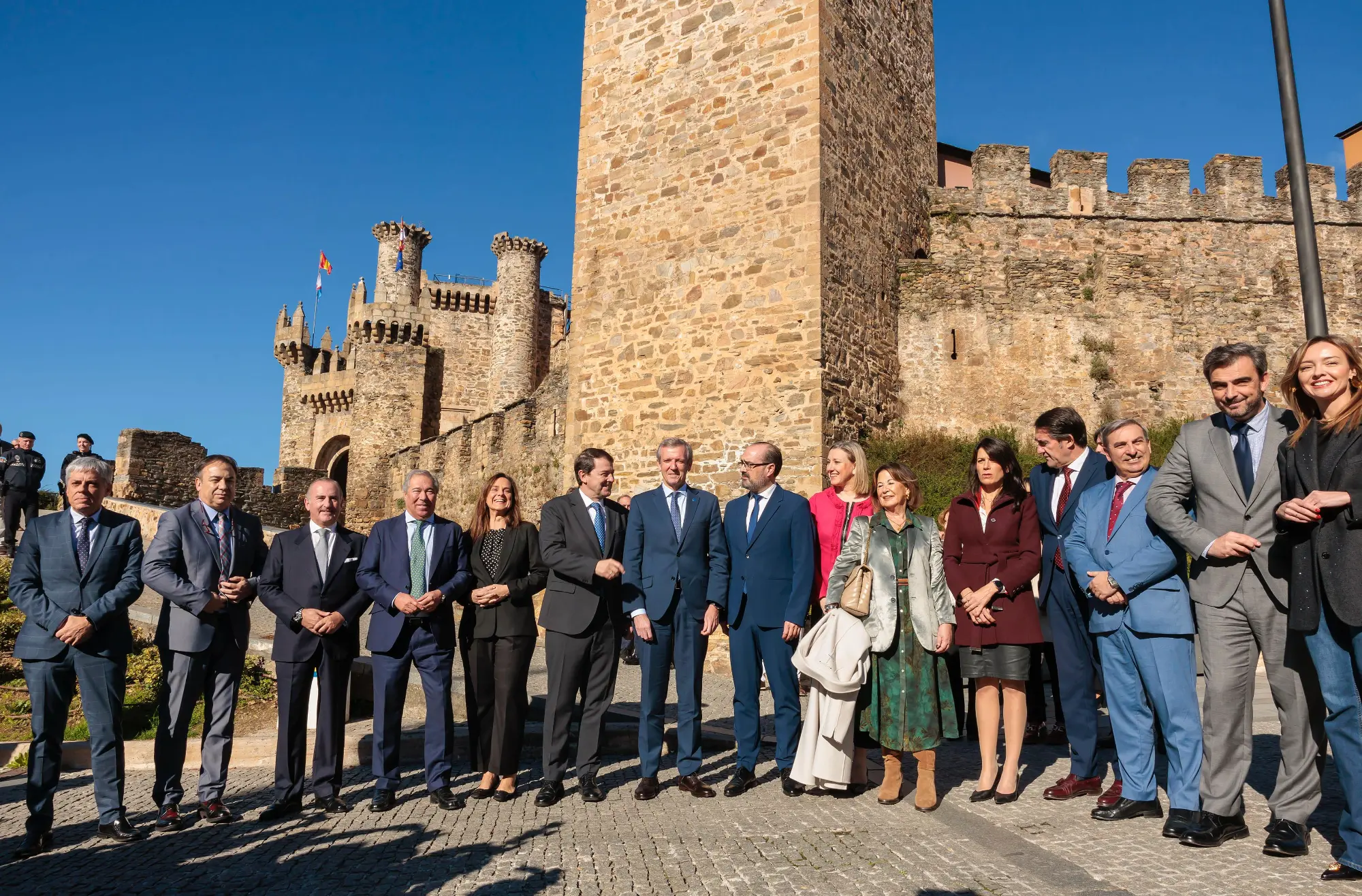 Mañueco destaca la colaboración con Galicia en la defensa de mejores infraestructuras, la prestación de servicios públicos de calidad y el reto demográfico Mañueco destaca la colaboración con Galicia en la defensa de mejores infraestructuras, la prestación de servicios públicos de calidad y el reto demográfico