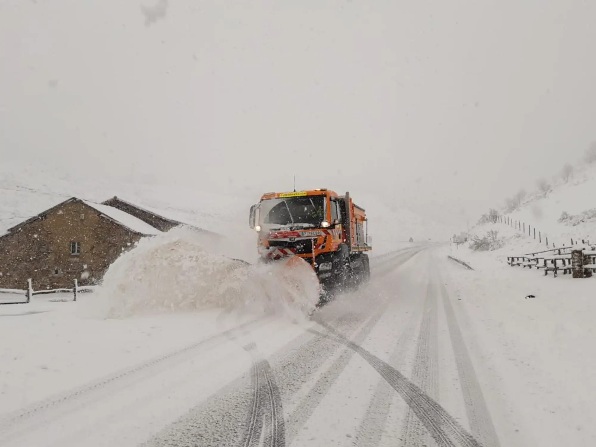 Transportes pone en alerta sus medios de vialidad invernal ante la previsión de nevadas