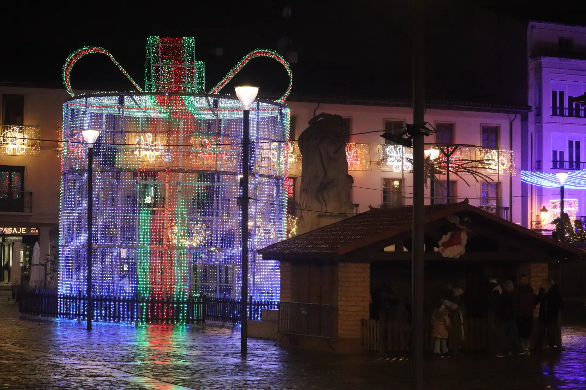 El Mercado Navideño llega a la Plaza Mayor con catorce puestos artesanos