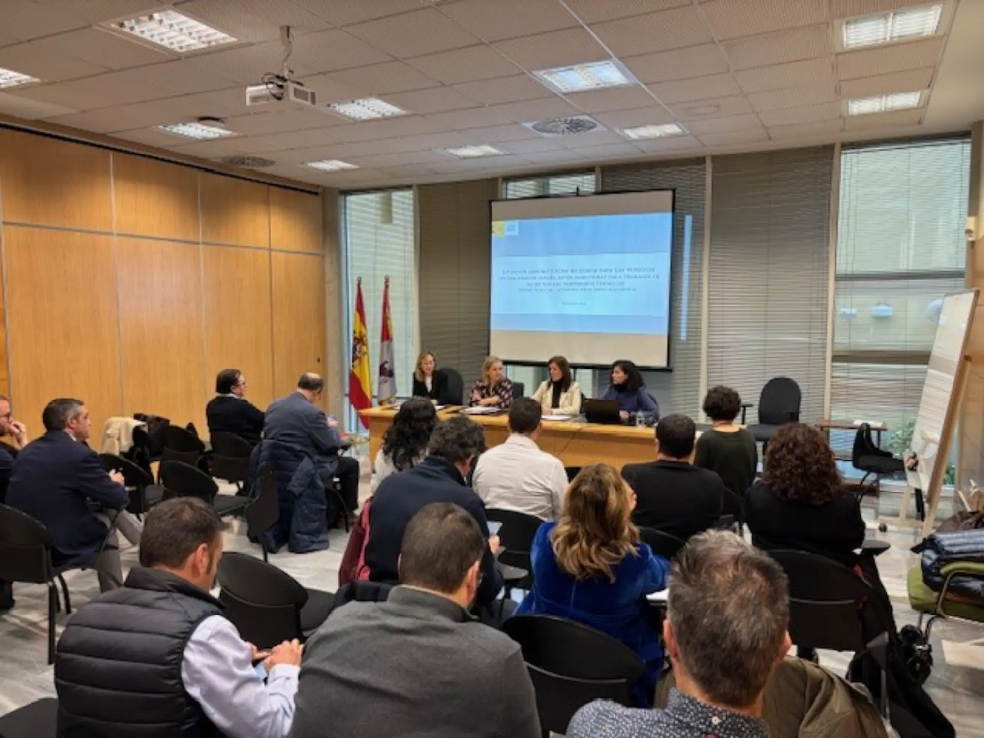 Junta, Gobierno y DGT presentan una guía para agilizar la incorporación de conductores de terceros países al sector