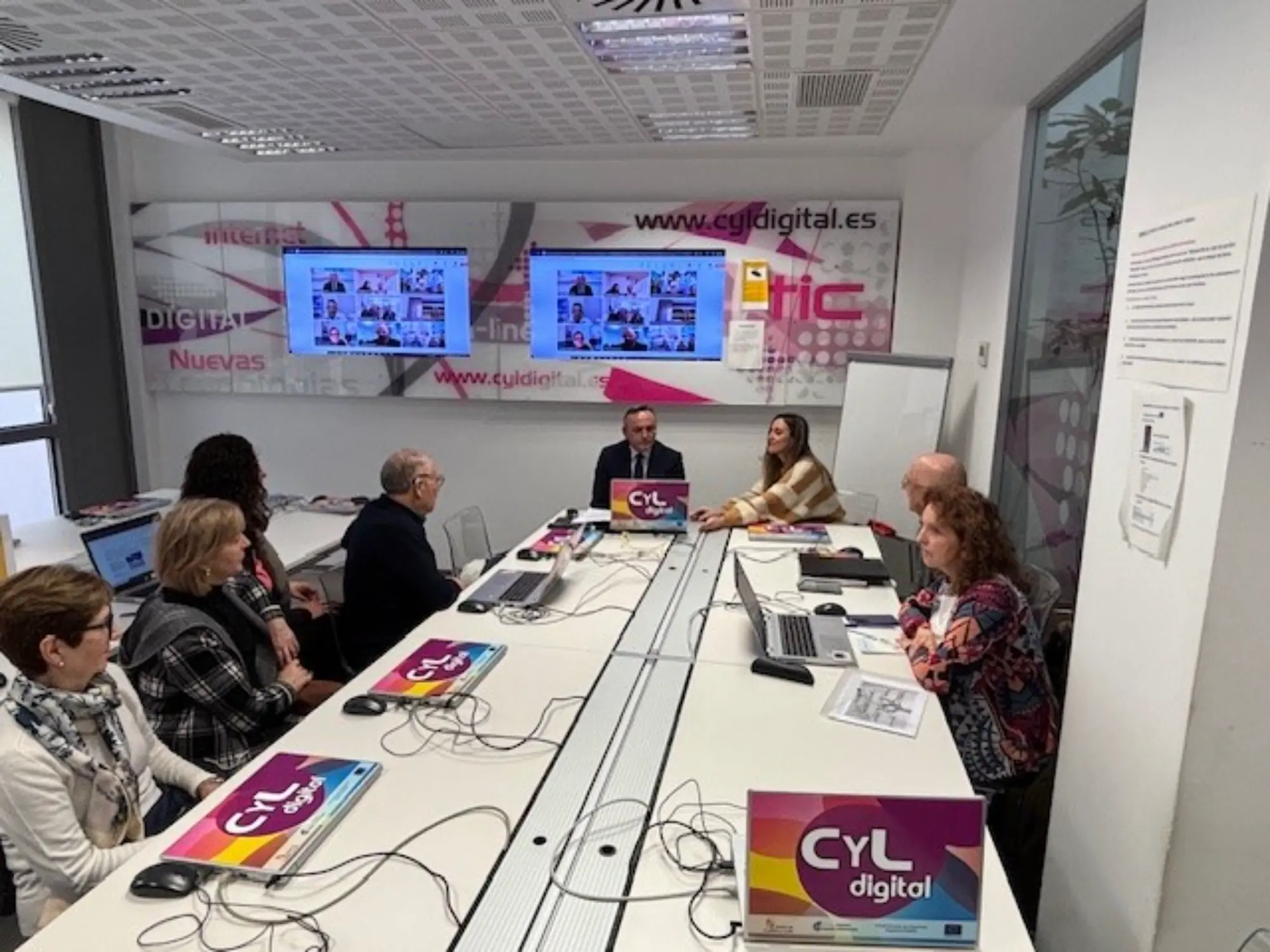 La Junta celebra el Día Internacional del Voluntariado reconociendo la labor de los 250 voluntarios que han participado en el Programa CyL Digital desde 2012 La Junta celebra el Día Internacional del Voluntariado reconociendo la labor de los 250 voluntarios que han participado en el Programa CyL Digital desde 2012