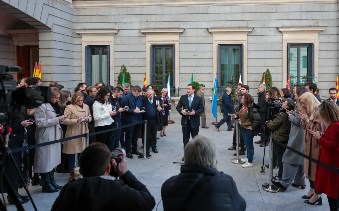 Mañueco defiende la igualdad entre todos los españoles en el Día de la Constitución Española