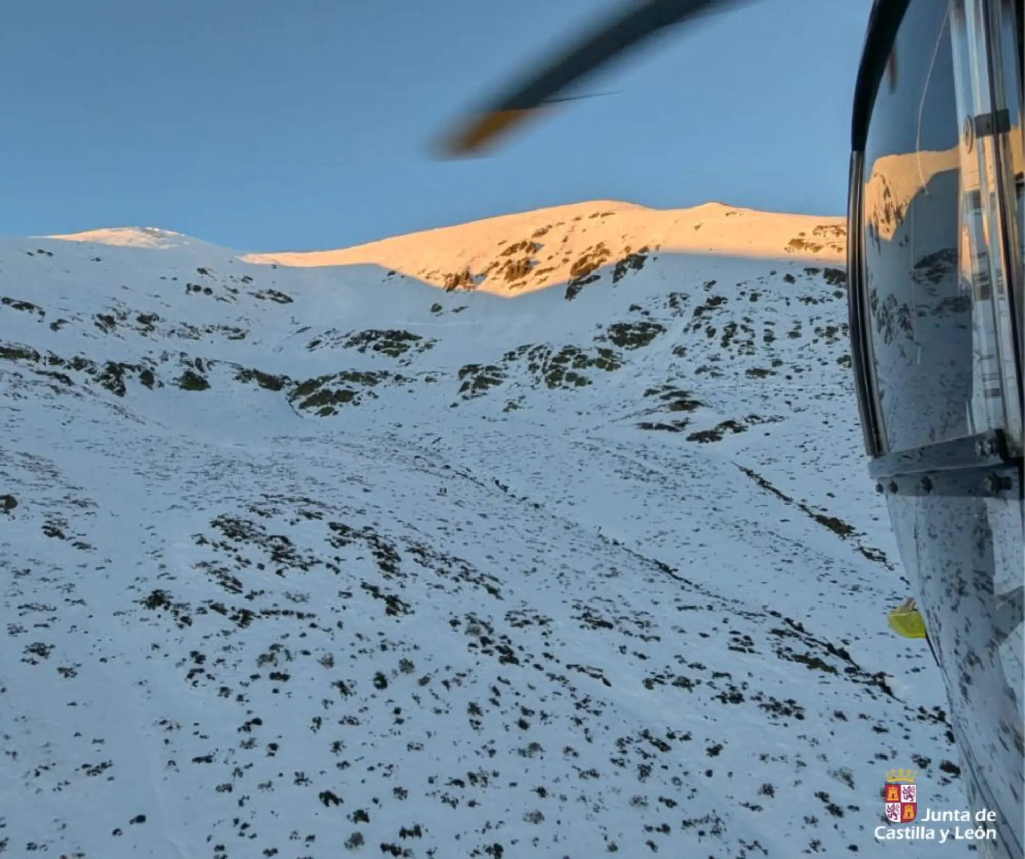 Rescatan a un montañero herido en la senda del Pozo de las Lomas