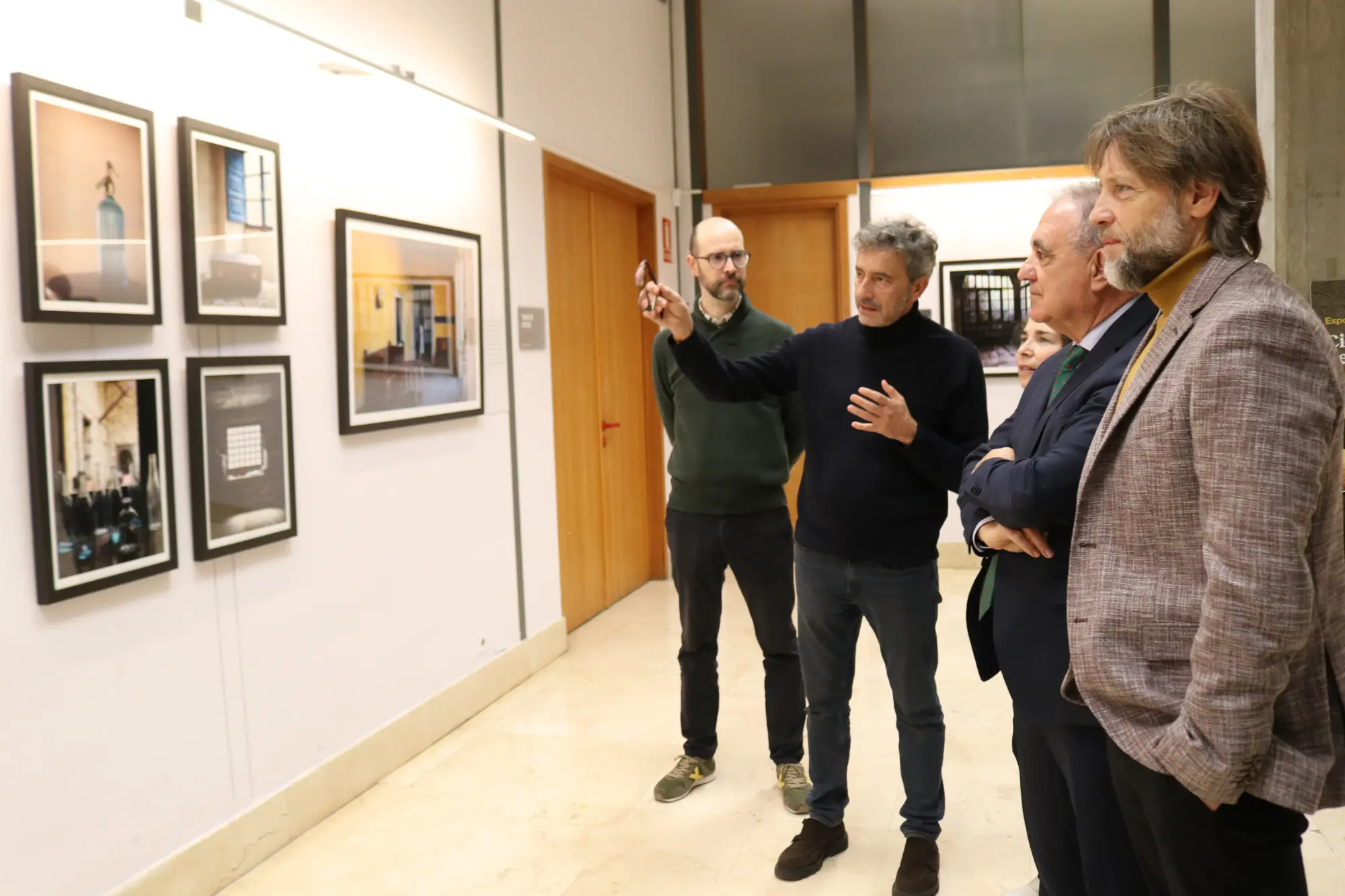 La muestra ‘Ciertos deslumbramientos’ presenta en Palencia un diálogo entre las imágenes del fotógrafo leonés José Ramón Vega y los textos del poeta zamorano Tomás Sánchez Santiago