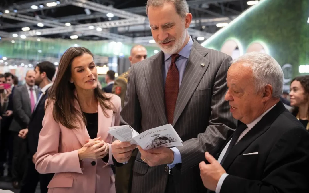 Los Reyes de España visitan el stand de Castilla y León en FITUR