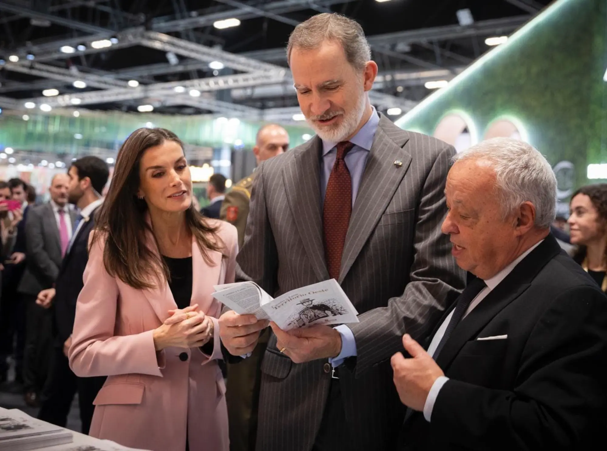 Los Reyes de España visitan el stand de Castilla y León en FITUR Los Reyes de España visitan el stand de Castilla y León en FITUR