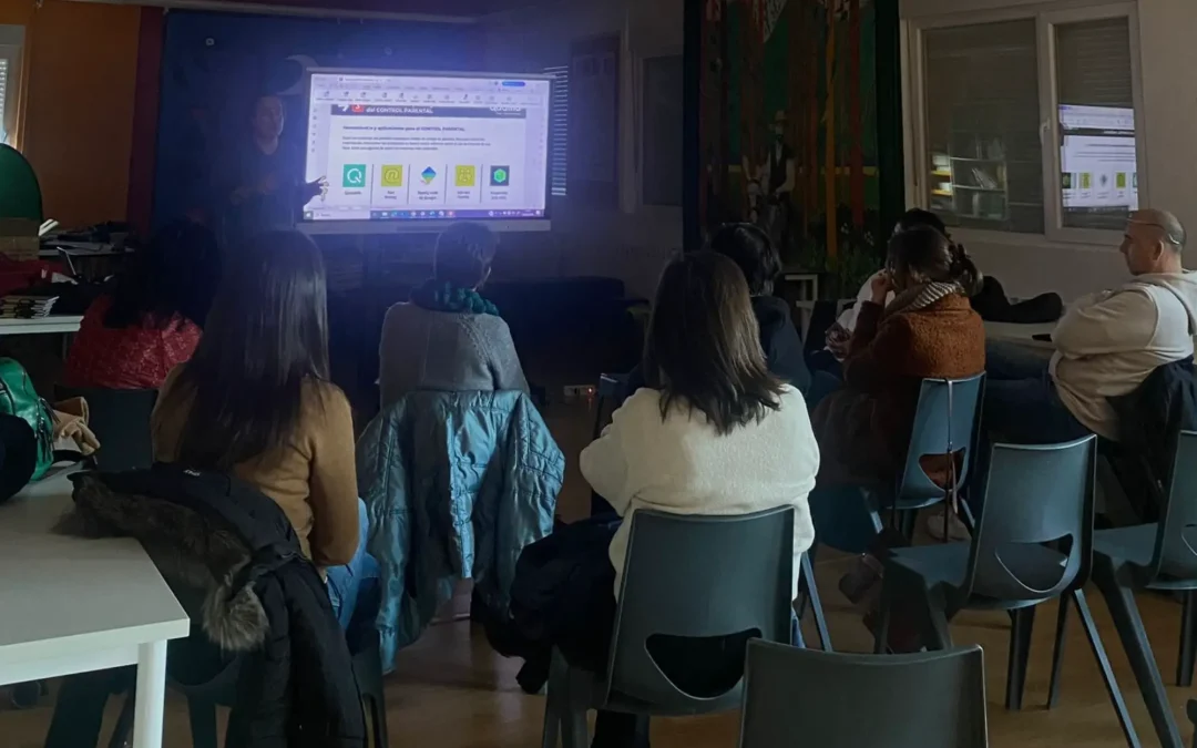 Padres y madres de Aguilar de Campoo y Herrera de Pisuerga participan en talleres para el uso responsable de Internet en menores