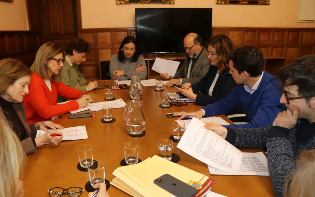 Charo García entra a formar parte de la Junta de Gobierno Local tras la expulsión de Domiciano Curiel de ¡Vamos de Palencia!