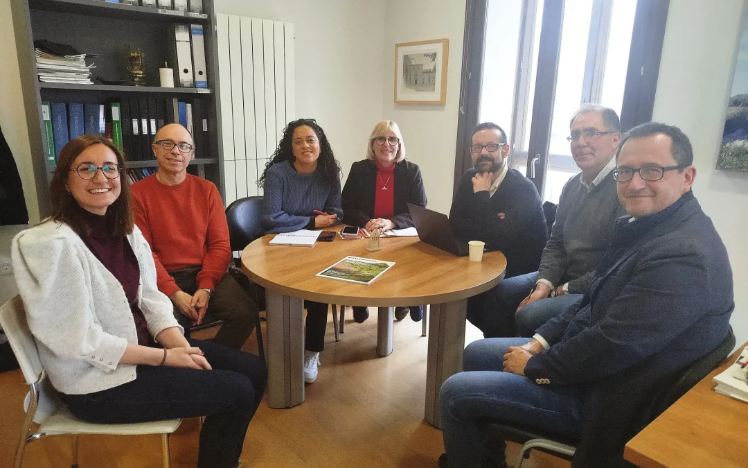 La Fundación Santa María la Real recibe la visita de una delegación cubana de la UNESCO