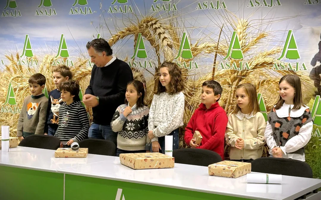 ASAJA-Palencia entrega los premios de su Concurso de Cuentos de Navidad 2024-25