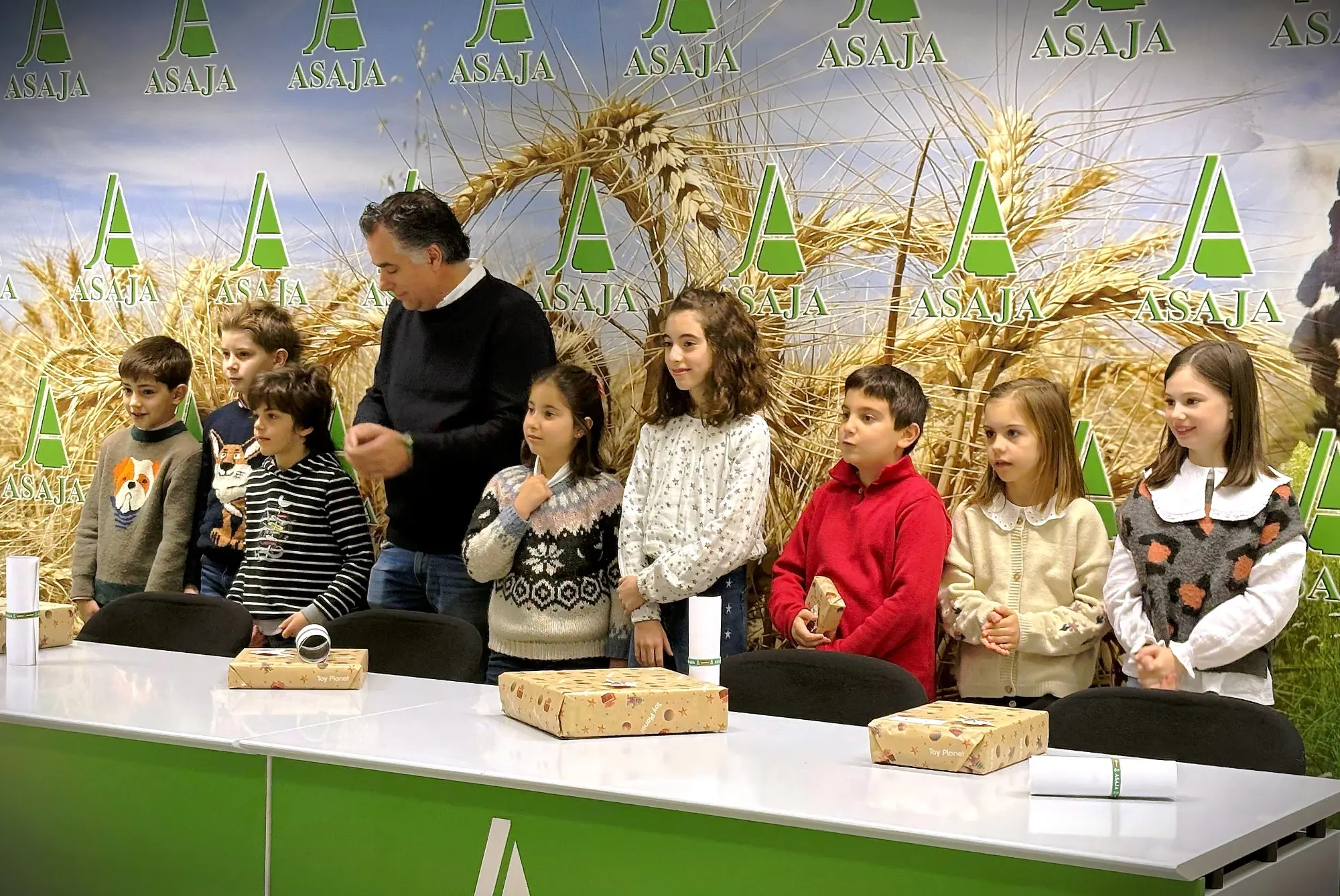 ASAJA-Palencia entrega los premios de su Concurso de Cuentos de Navidad 2024-25