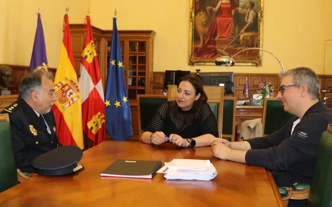 Andrés y Casas reciben al nuevo Comisario de la Policía Nacional en Palencia