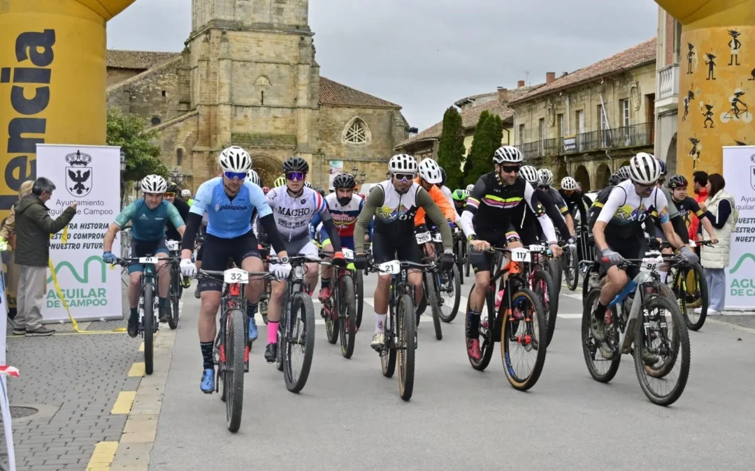 Ángel de Julián y María Fernández, ganadores de la IV BTT Puerta a la Montaña