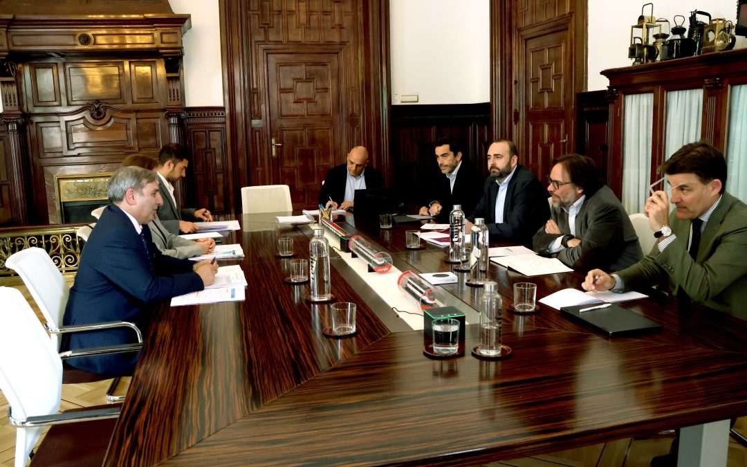 La Junta exige a Renfe dar marcha atrás en la decisión de suprimir paradas en los servicios ferroviarios en Castilla y León