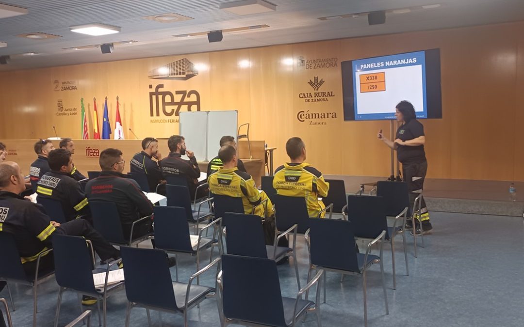 Protección Civil forma a bomberos de Castilla y León y Portugal en accidentes con mercancías peligrosas.