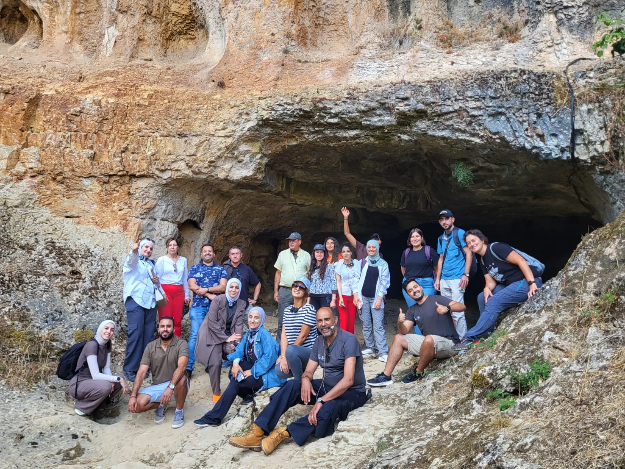 Profesores y estudiantes árabes exploran el potencial del turismo ligado a los recursos hídricos en el Geoparque Las Loras