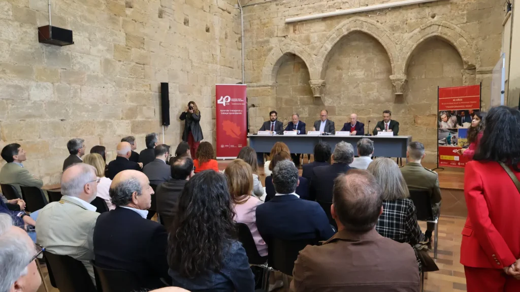 Una exposición conmemorativa en el Monasterio de Santa María la Real para celebrar cuatro décadas de Escuelas Taller
